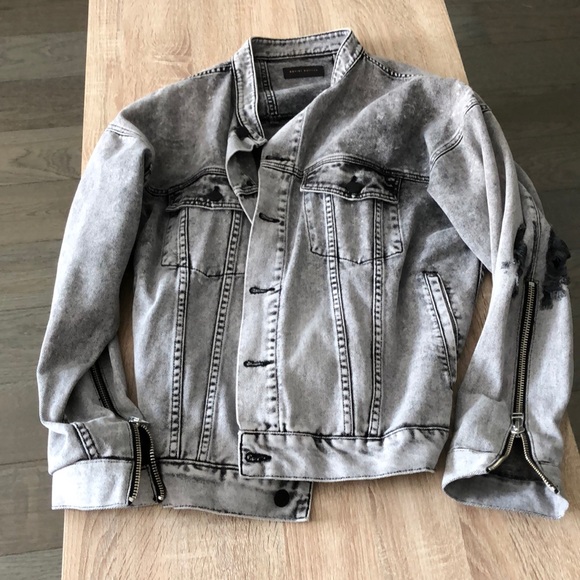 Women’s Washed Gray Oversized Jean Jacket - Picture 3 of 6